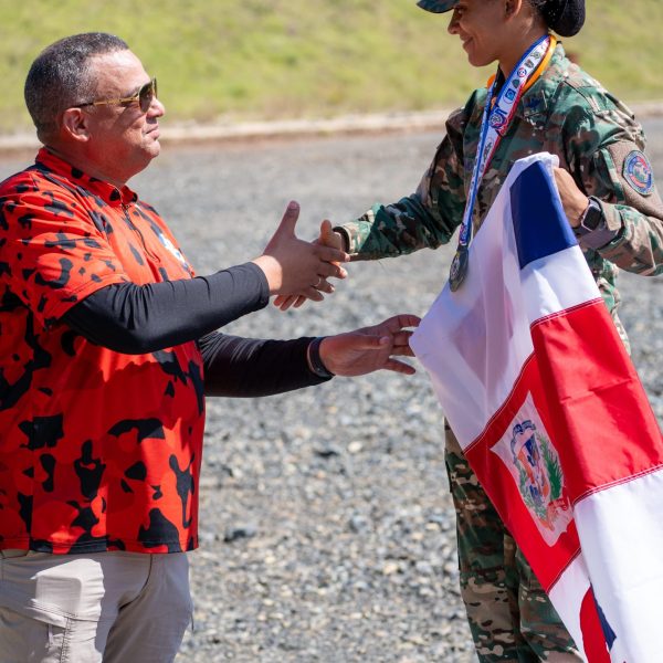 Equipo femenino de tiro de la FARD campeón en Juegos Militares