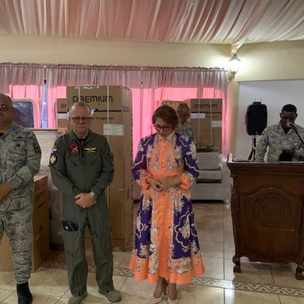 FARD entrega donaciones del IDAC en Base Aérea Puerto Plata