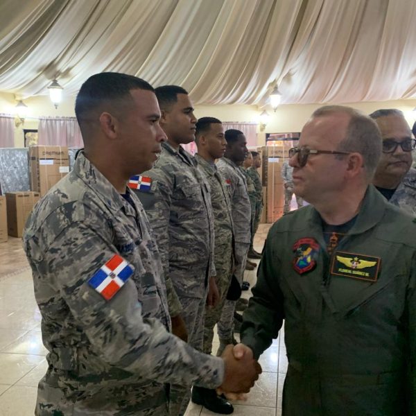 FARD entrega donaciones del IDAC en Base Aérea Puerto Plata