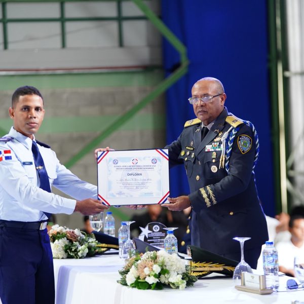 FARD celebra acto de condecoraciones en su 77 Aniversario