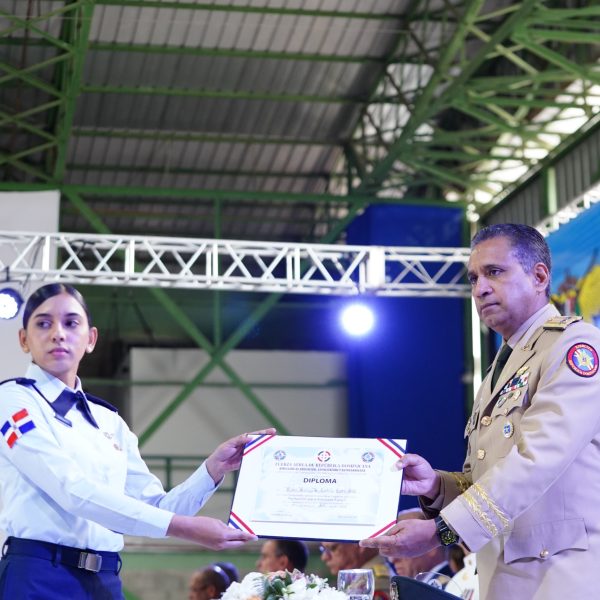 FARD celebra acto de condecoraciones en su 77 Aniversario