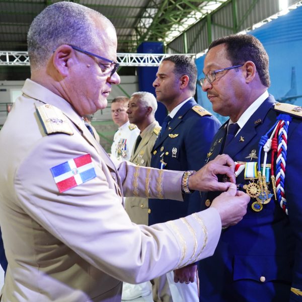 FARD celebra acto de condecoraciones en su 77 Aniversario