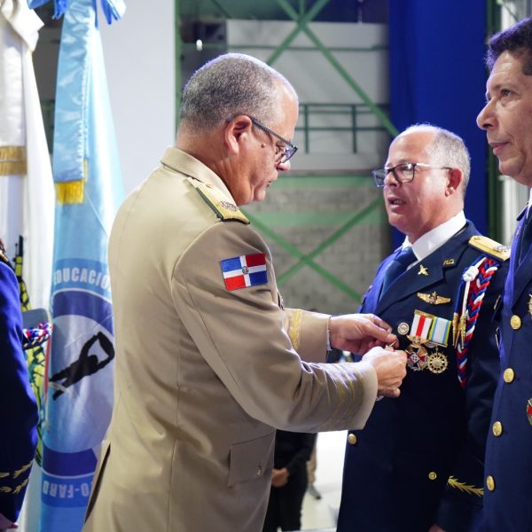 FARD celebra acto de condecoraciones en su 77 Aniversario