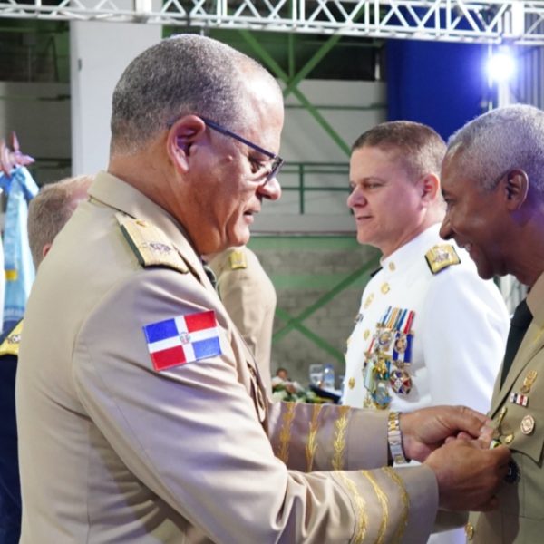 FARD celebra acto de condecoraciones en su 77 Aniversario