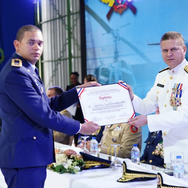 FARD celebra acto de condecoraciones en su 77 Aniversario