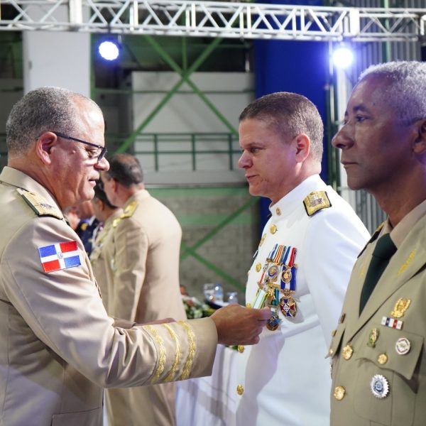 FARD celebra acto de condecoraciones en su 77 Aniversario