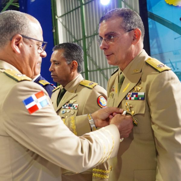 FARD celebra acto de condecoraciones en su 77 Aniversario