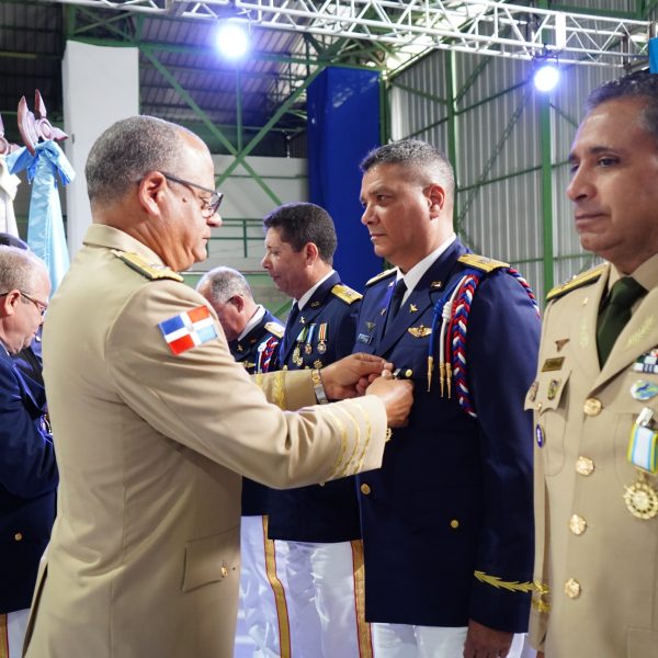 FARD celebra acto de condecoraciones en su 77 Aniversario