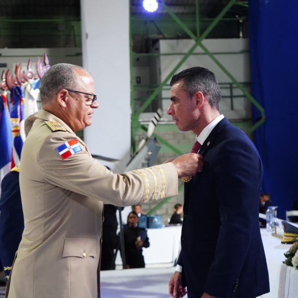 FARD celebra acto de condecoraciones en su 77 Aniversario