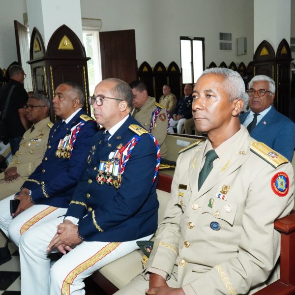 FARD celebra acto de condecoraciones en su 77 Aniversario