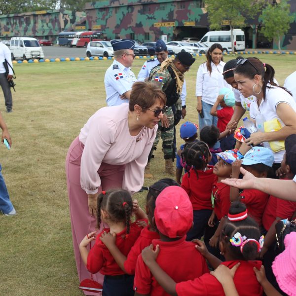Una jornada de aprendizaje y orgullo patrio en la Base Aérea de San Isidro