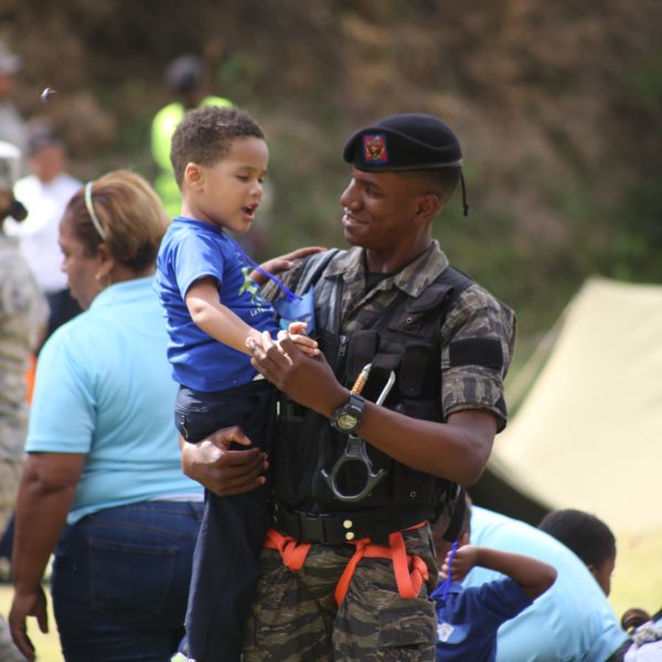 Una jornada de aprendizaje y orgullo patrio en la Base Aérea de San Isidro