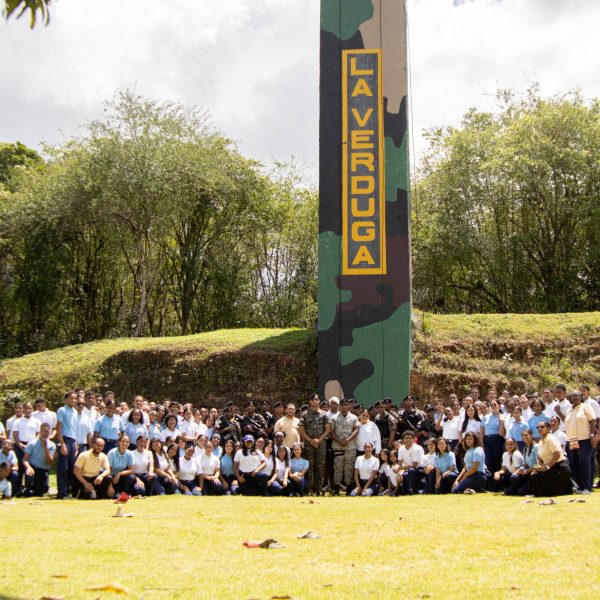 Una jornada de aprendizaje y orgullo patrio en la Base Aérea de San Isidro