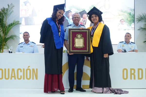 El Colegio Nuestra Señora del Perpetuo Socorro, FARD, y el Centro de Educación para Adultos Capitán Piloto Aníbal Vallejo Sosa celebran su 60.ª graduación ordinaria