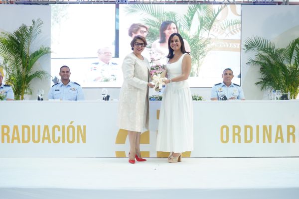 El Colegio Nuestra Señora del Perpetuo Socorro, FARD, y el Centro de Educación para Adultos Capitán Piloto Aníbal Vallejo Sosa celebran su 60.ª graduación ordinaria