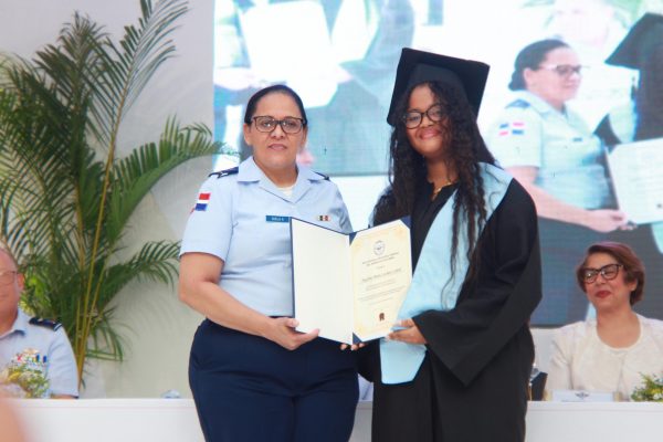 El Colegio Nuestra Señora del Perpetuo Socorro, FARD, y el Centro de Educación para Adultos Capitán Piloto Aníbal Vallejo Sosa celebran su 60.ª graduación ordinaria