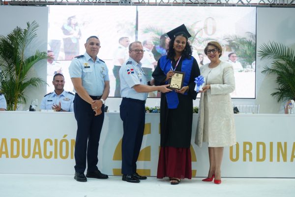 El Colegio Nuestra Señora del Perpetuo Socorro, FARD, y el Centro de Educación para Adultos Capitán Piloto Aníbal Vallejo Sosa celebran su 60.ª graduación ordinaria