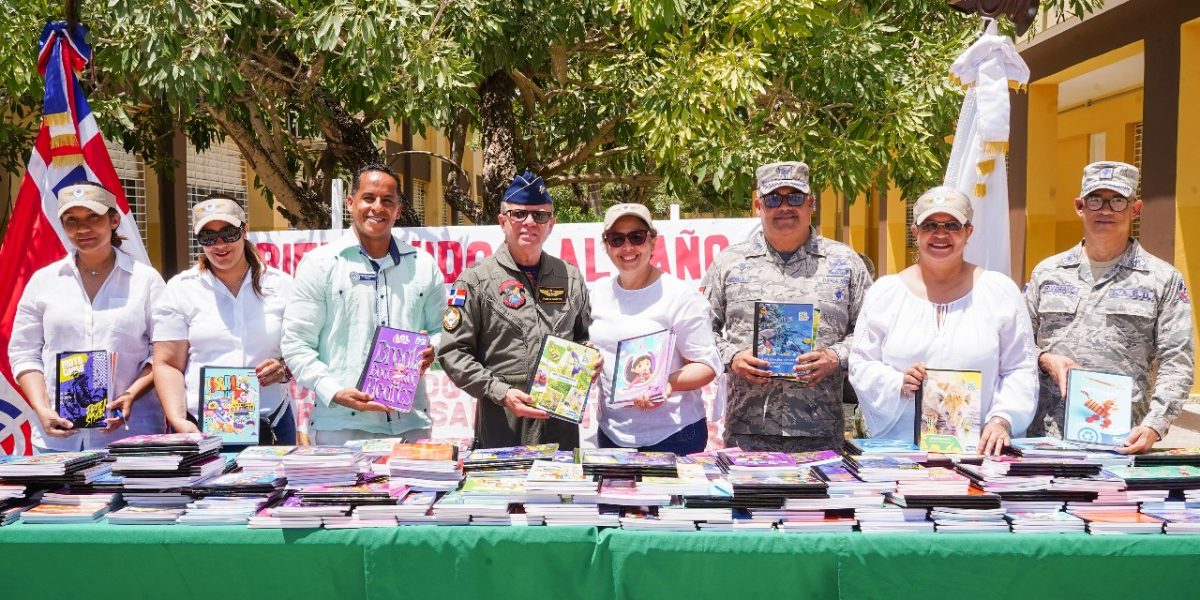 AEOFARD entrega útiles escolares en apoyo a la educación de hijos de militares
