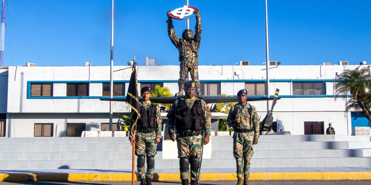 Fuerza Aérea de República Dominicana conmemora el Día de la Constitución con solemne izada del Pabellón Nacional
