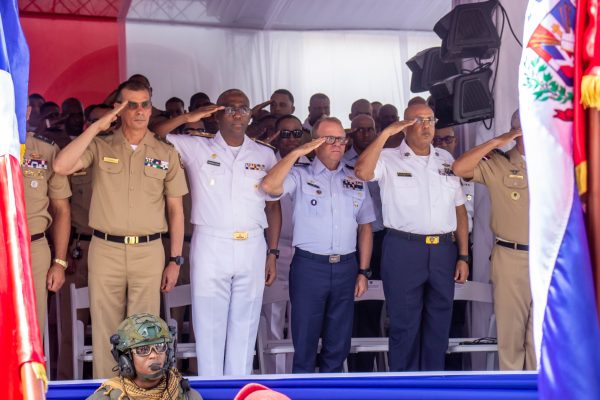 Fuerza Aérea de República Dominicana rinde honor a la Patria en 181º aniversario de la Constitución