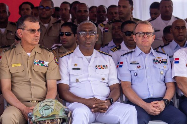 Fuerza Aérea de República Dominicana rinde honor a la Patria en 181º aniversario de la Constitución