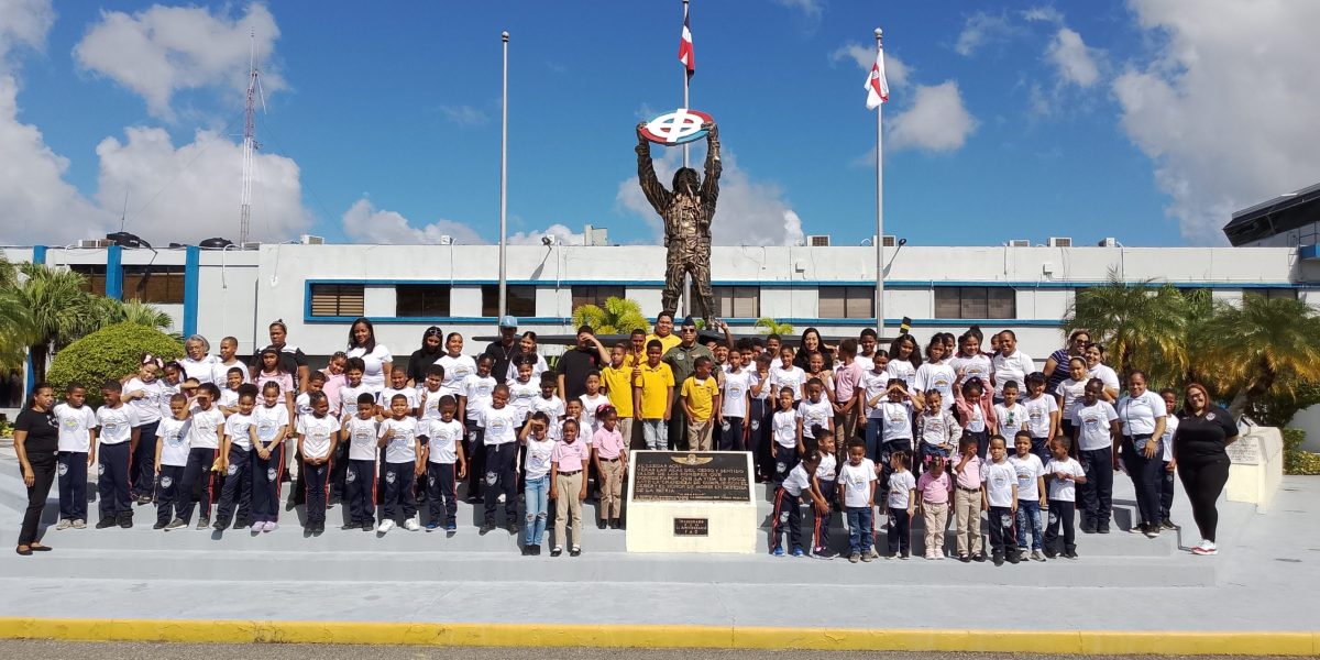La FARD fomenta el interés por la aviación entre las nuevas generaciones