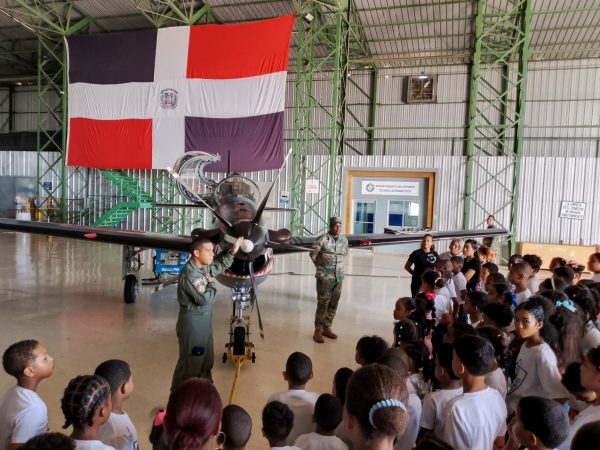 La FARD fomenta el interés por la aviación entre las nuevas generaciones