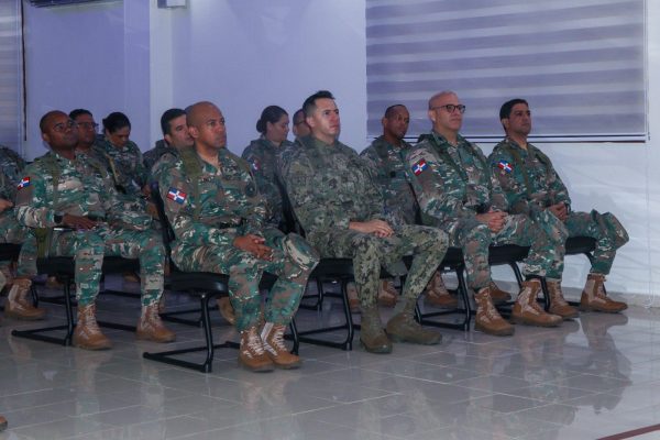 Estudiantes de la EGDC realizan visita académica a la Base Aérea San Isidro