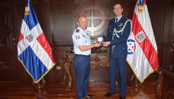 Comandante General de la Fuerza Aérea Dominicana recibe la visita del Agregado Aéreo de Brasil