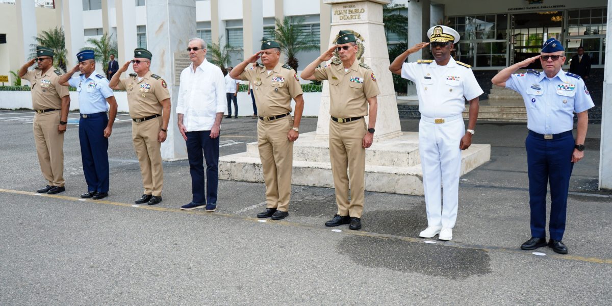Presidente Luis Abinader Encabeza Almuerzo Navideño con las Fuerzas Armadas y Anuncia Beneficio de Transporte para los Miembros de la Institución