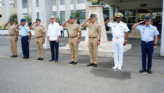 Presidente Luis Abinader Encabeza Almuerzo Navideño con las Fuerzas Armadas y Anuncia Beneficio de Transporte para los Miembros de la Institución