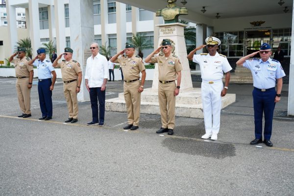 Presidente Luis Abinader Encabeza Almuerzo Navideño con las Fuerzas Armadas y Anuncia Beneficio de Transporte para los Miembros de la Institución