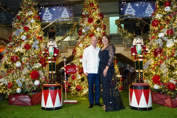 Ministerio de Defensa y ADEOFA Celebran el Tradicional Encendido del Árbol de Navidad en el Recinto Militar "General de División Matías Ramón Mella"