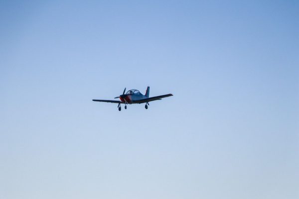 La Segundo Teniente Crismelvi Morillo Sánchez Realiza su Primer Vuelo Solo en la Aeronave T-35B Pillán, Avanzando en su Formación Aeronáutica