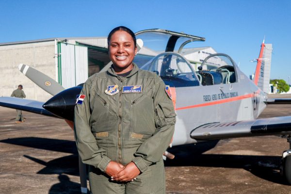 La Segundo Teniente Crismelvi Morillo Sánchez Realiza su Primer Vuelo Solo en la Aeronave T-35B Pillán, Avanzando en su Formación Aeronáutica