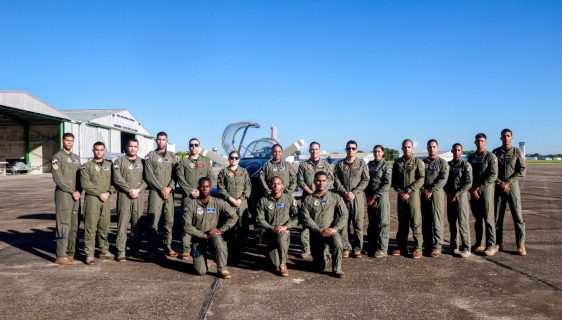 La Segundo Teniente Crismelvi Morillo Sánchez Realiza su Primer Vuelo Solo en la Aeronave T-35B Pillán, Avanzando en su Formación Aeronáutica