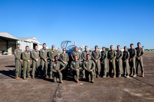 La Segundo Teniente Crismelvi Morillo Sánchez Realiza su Primer Vuelo Solo en la Aeronave T-35B Pillán, Avanzando en su Formación Aeronáutica