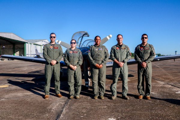 La Segundo Teniente Crismelvi Morillo Sánchez Realiza su Primer Vuelo Solo en la Aeronave T-35B Pillán, Avanzando en su Formación Aeronáutica